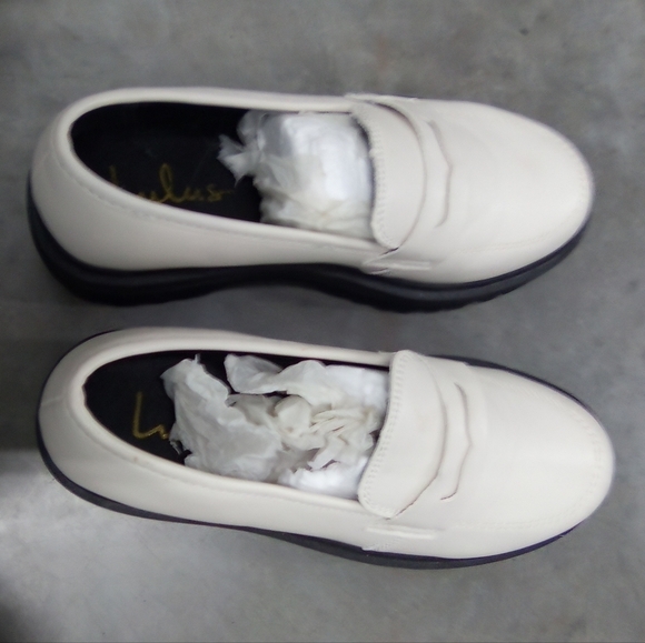 White - Picture 6 of 6